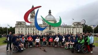 Agitos y symbol Paralympaidd