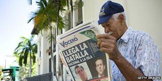 Читатель газеты в Пуэрто-Рико