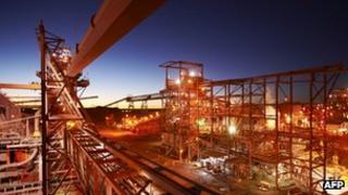 Завод по переработке возле шахты Олимпийская плотина в Южной Австралии