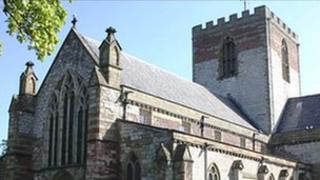 Eglwys Gadeiriol Llanelwy