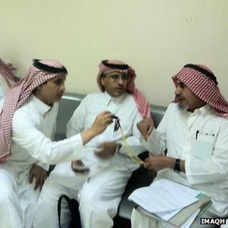 Правозащитники Мохаммад аль-Катани (в центре) и Абдулла аль-Хамид (справа)