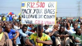 Striking miners in Marikana. Photo: 14 September 2012