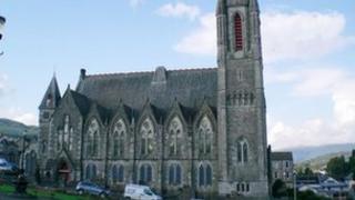 Eaglais an Naoimh Eòin, Dùn Omhainn