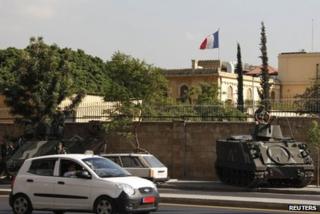 Ливанские танки охраняют резиденцию французского посла в Бейруте, 19 сентября