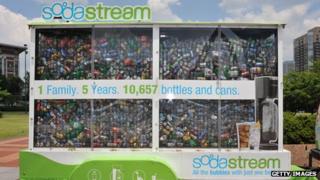 Рекламная акция SodaStream в Centennial Olympic Park в Атланте, штат Джорджия, США