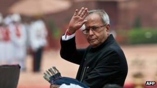 Indian President Pranab Mukherjee saluting