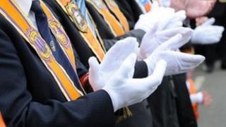 Orangemen clapping