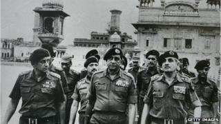 File photo Lt-Gen Kuldeep Singh Brar (left) and senior army officers at the site of the Operation Blue Star in 1984