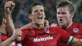 Y capten Mark Hudson seliodd y fuddugoliaeth