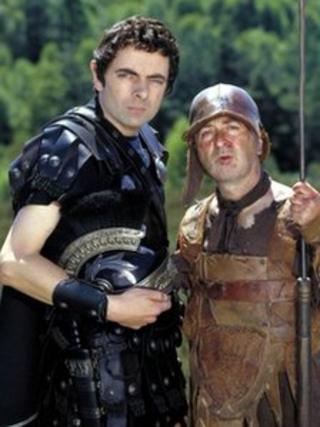 ROWAN ATKINSON as Blackaddercus and TONY ROBINSON as Baldrickus in Blackadder: Back and Forth