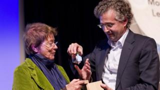 Bridget Riley receiving the Sikkens Prize in The Hague on Sunday
