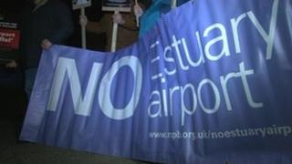 Протест в аэропорту