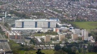 Ysbyty Athrofaol Cymru Caerdydd