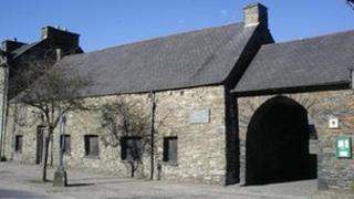 Senedd-dŷ Owain Glyndŵr ym Machynlleth