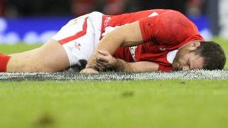 Cafodd Jamie Roberts anaf i'w ben yn y gêm yn erbyn Yr Ariannin