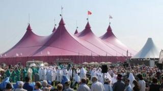 Fe wnaeth 138,767 o bobl ymweld ag Eisteddfod Genedlaethol Bro Morgannwg