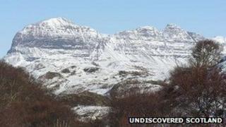 Sùla-bheinn agus craobhan