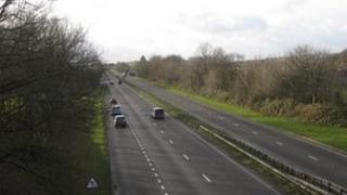 A40 i'r gorllewin o Gaerfyrddin