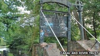 Kings Norton guillotine lock