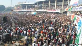 People singing India's national anthem in Kanpur on 9 December 2012
