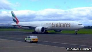 Самолет Эмирейтс в аэропорту Глазго