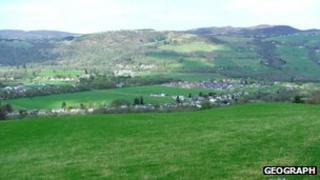 Sealladh air Blàr na Maigh is Druim na Drochaid.