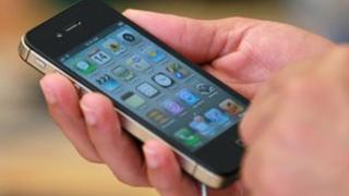 iPhone 4s in hand