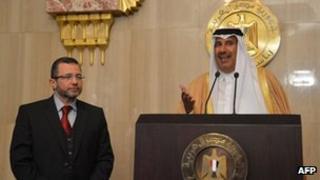 Qatari Prime Minister Hamad bin Jassim al-Thani (R) speaks during a joint press conference with Egyptian Prime Minister Hisham Qandil after a meeting with Egyptian President Mohamed Morsi in Cairo, 8 January 2013
