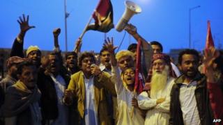 Activists of the ruling Pakistani Peoples Party protest against the Supreme Court decision to arrest Pakistan Prime Minister Raja Pervez Ashraf