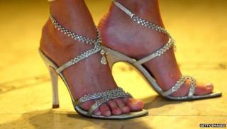 Пара бриллиантовых и платиновых туфель от Heidi