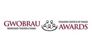 Logo Gwobrau Beirniaid Theatr Cymru