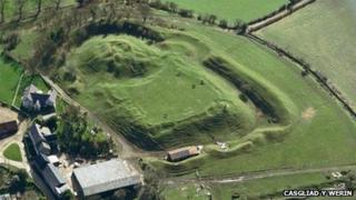 Castell Paun, ger Y Gelli Gandryll, Powys