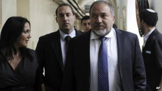 Avigdor Lieberman and aides arrive at Jerusalem District Court (17 Feb 2013)