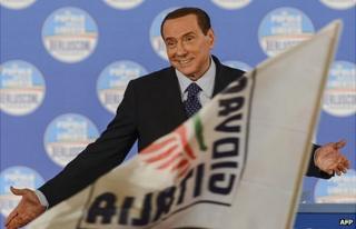 Сильвио Берлускони на политическом митинге