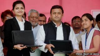 Akhilesh Yadav distributes free laptops to students in Lucknow on 11 March 2013