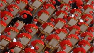 Y Cardinaliaid mewn gwasanaeth