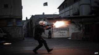 Police use tear gas, stun grenades and birdshot against protester