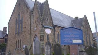 Eglwys Stryd Tyddyn, Yr Wyddgrug