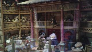 Globe Theatre teddy bear scene