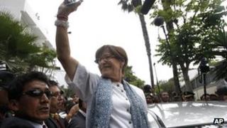 Susana Villaran waves to her supporters in Lima. Photo: 17 March 2013