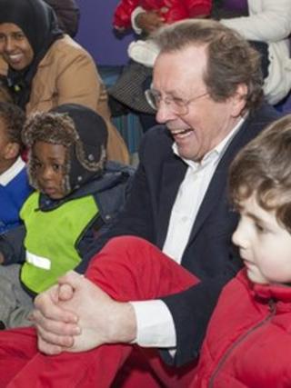 Bristol mayor George Ferguson with children at Junction 3 library