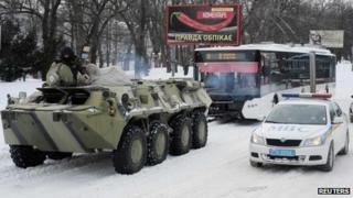 Army vehicle towing trolleybus in Kiev, 24 Mar 13