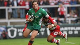 Dadlau am ddyfodol asgellwr y Scarlets, George North