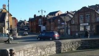 Ardal Pwll y Grawys o Ddinbych