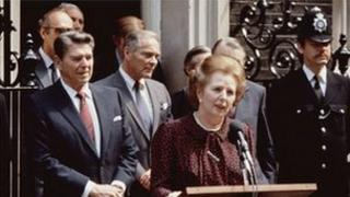 Margaret Thatcher gyda Ronald Reagan
