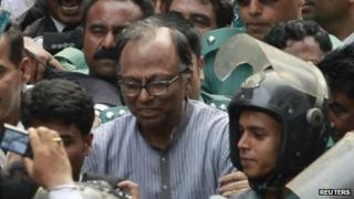 Police escort Mahmudur Rahman to court in Dhaka