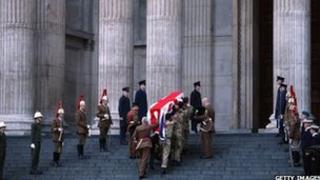 Arch yn ystod yr ymarfer ar gyfer angladd y Farwnes Thatcher
