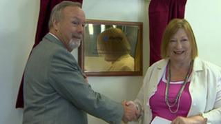 Sir Terry Matthews ac Edwina Hart