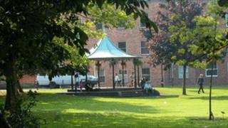 Ardal Llwyn Isaf yng nghanol Wrecsam