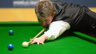 Michael White, 21, yn y Crucible